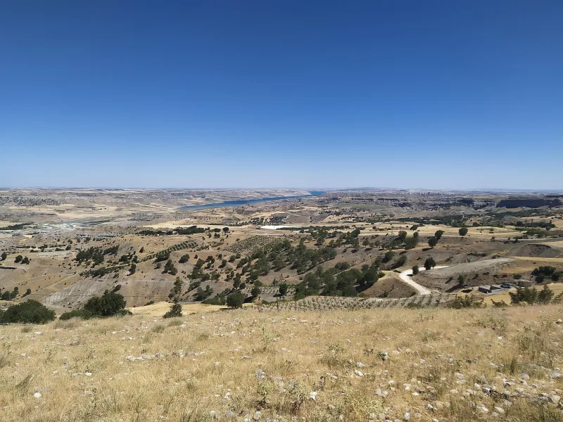 קאהטה — שער הכניסה לתיירים להר נמרוט ולקומאגנה