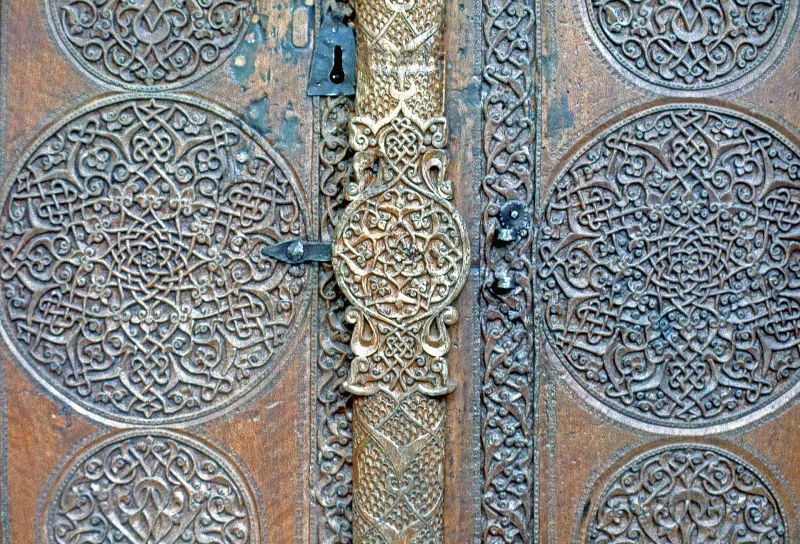 De Mahmut Bey-moskee in Kasaba — een houten moskee uit de 14e eeuw
