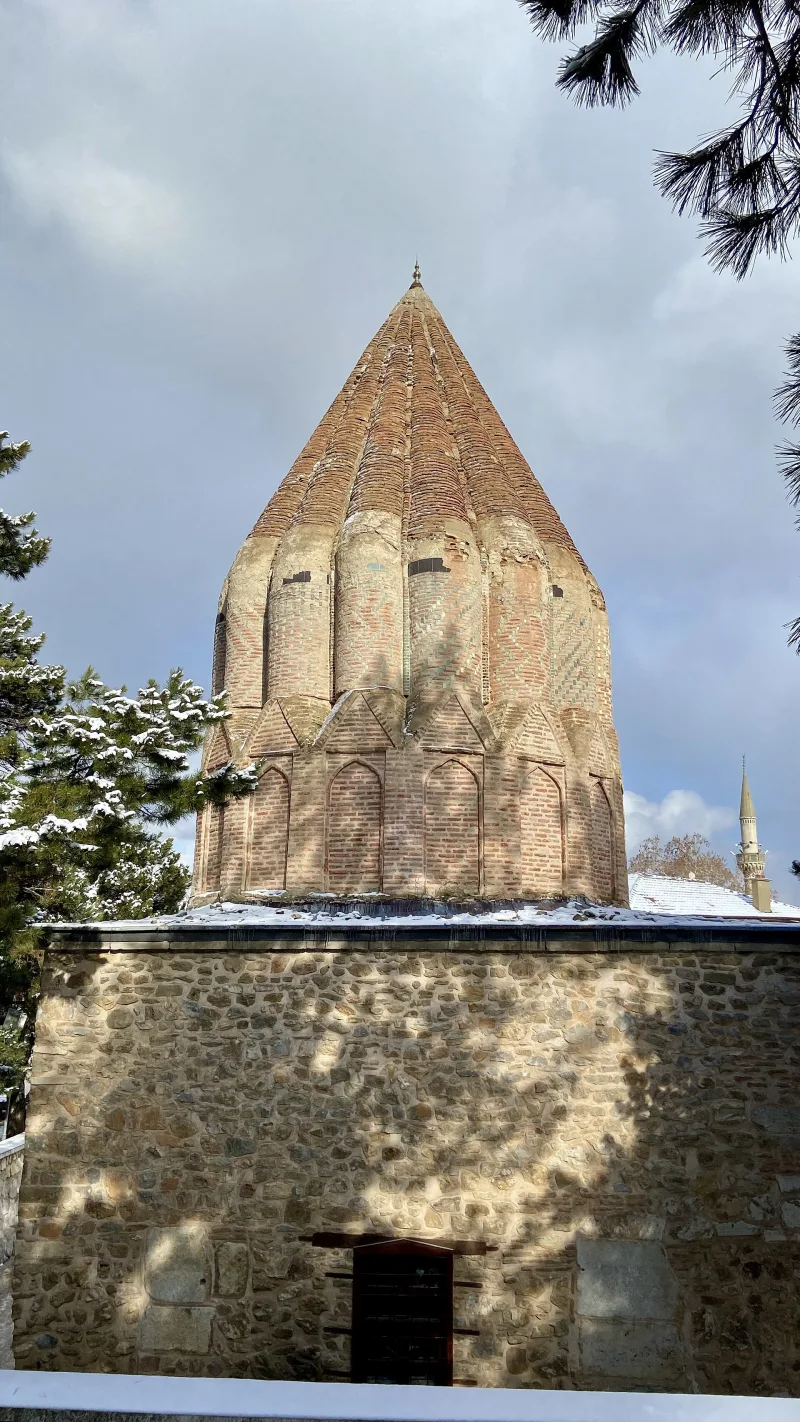 Akşehir'deki Seyyid Mahmud Hayrani Türbesi — 13. yüzyıl sufi