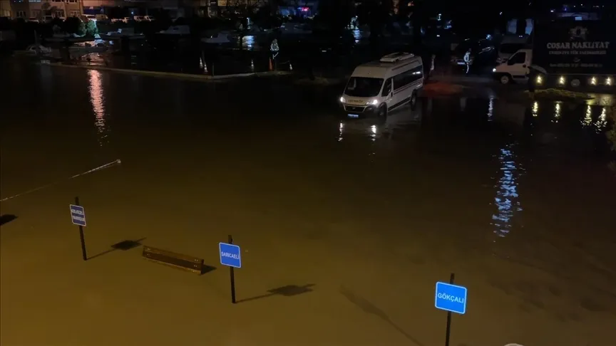 Kepez Stream overflowed due to downpour in Çanakkale, Sarıçay's flow rate increased