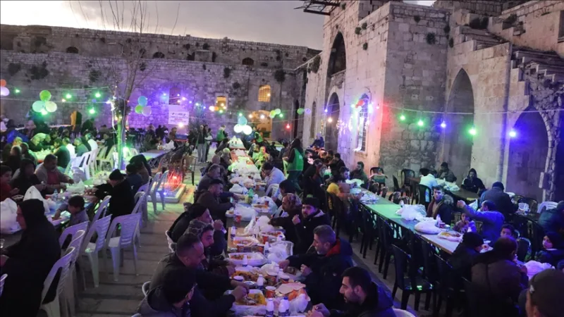 La Ciudad Internacional de Hamas repartió iftar a 2.700 personas en Siria el primer día del Ramadán