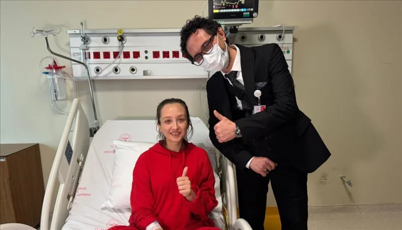 Ayyıldız, que se aferró a la vida con un corazón artificial, anima ahora a los pacientes