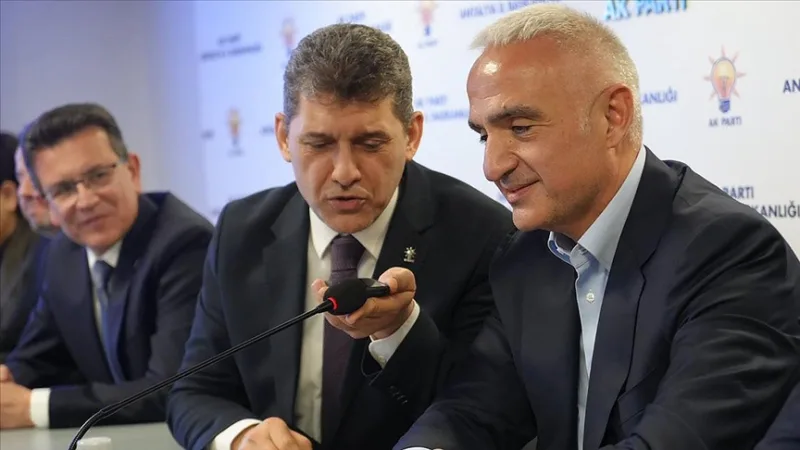 总统埃尔多安通过电话与正义与发展党安塔利亚分部互致节日问候