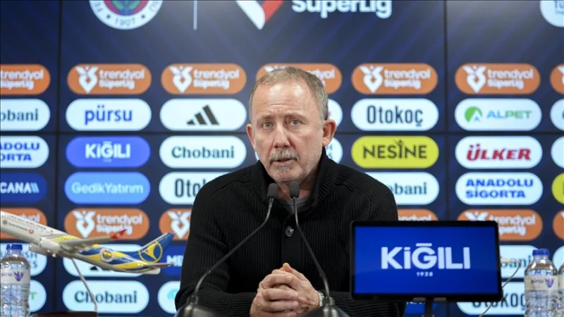 Beşiktaşin päävalmentaja Sergen Yalçın: Tällaisella rangaistuspotkulla voittaminen ei sopinut tähän iltaan