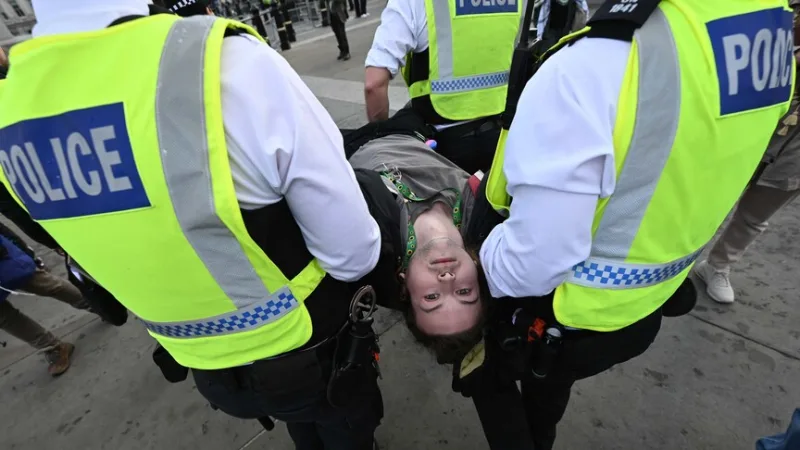 Londonban 523 embert vettek őrizetbe a „Palestine Action” csoport támogatására szervezett tüntetésen