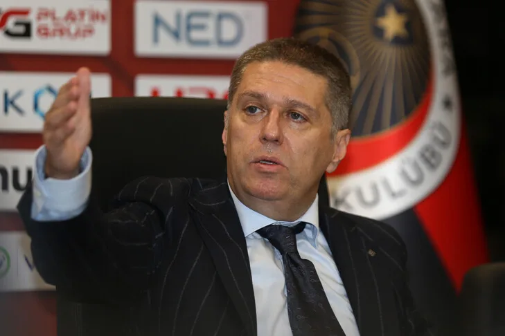 Prezident klubu Gençlerbirliği Çakmak pripomenul, že „každé dva týždne je to ten istý rozhodca“