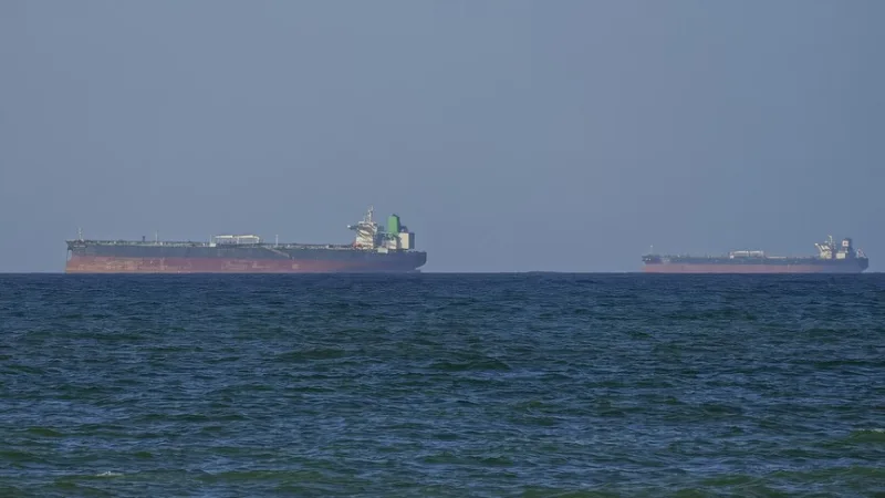 Tanker plávajúci pod pakistanskou vlajkou, ktorý prevážal ropu zo Spojených arabských emirátov, preplával Hormuzský prieliv