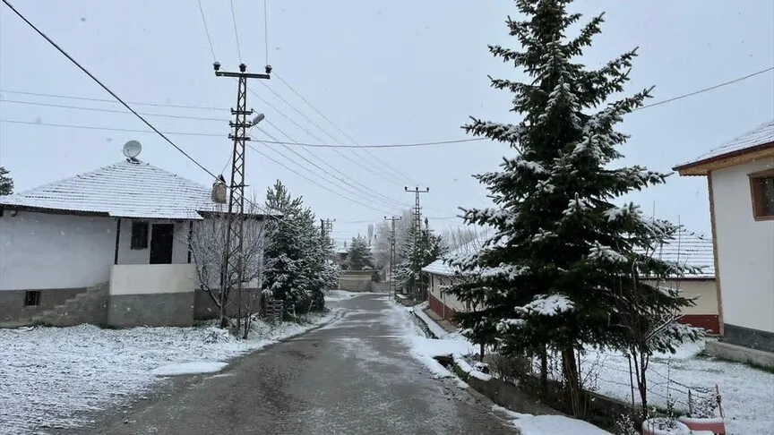 Snow fell in the higher elevations of Çankırı and Karabük