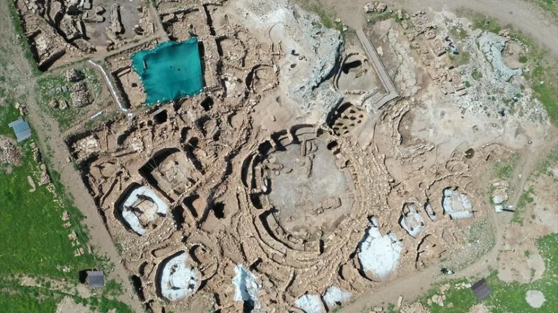 أثبتت الوثائق أن سكان كاراهانتيبي كانوا يتناولون لحم الغزال والبقوليات بشكل أساسي قبل 12 ألف عام